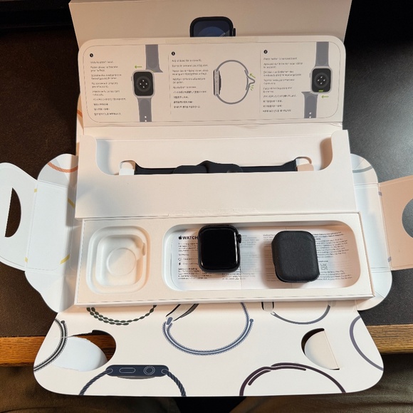 Apple Watch Series 9 - Picture 1 of 3